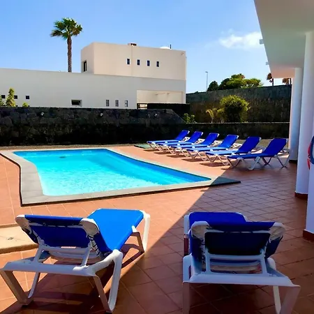 Private 4Bedroom Villa In A Gated Complex Vila Playa Blanca (Lanzarote)